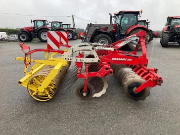Outils de travail du sol POTTINGER TERRADISC 3001