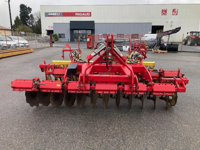 Outils de travail du sol POTTINGER TERRADISC 3001