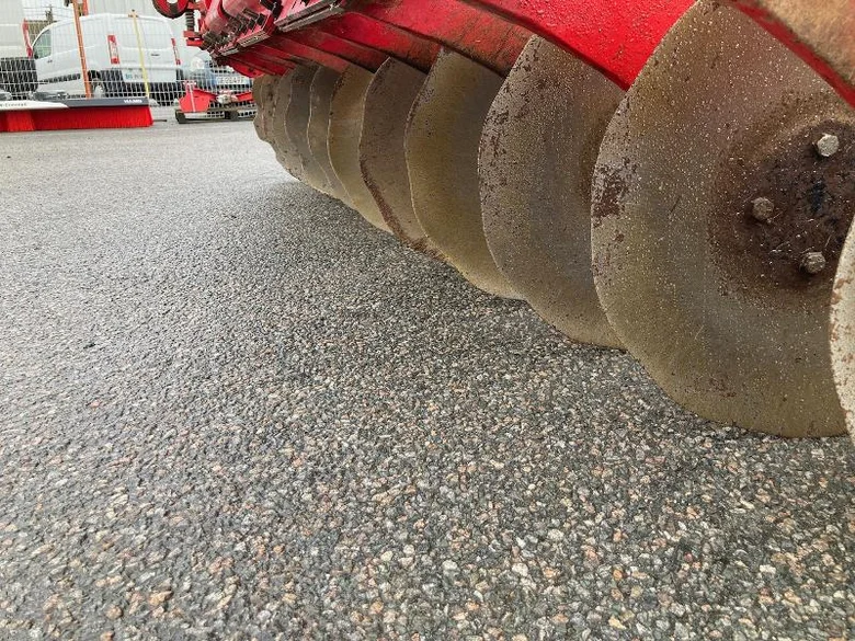 Outils de travail du sol POTTINGER TERRADISC 3001