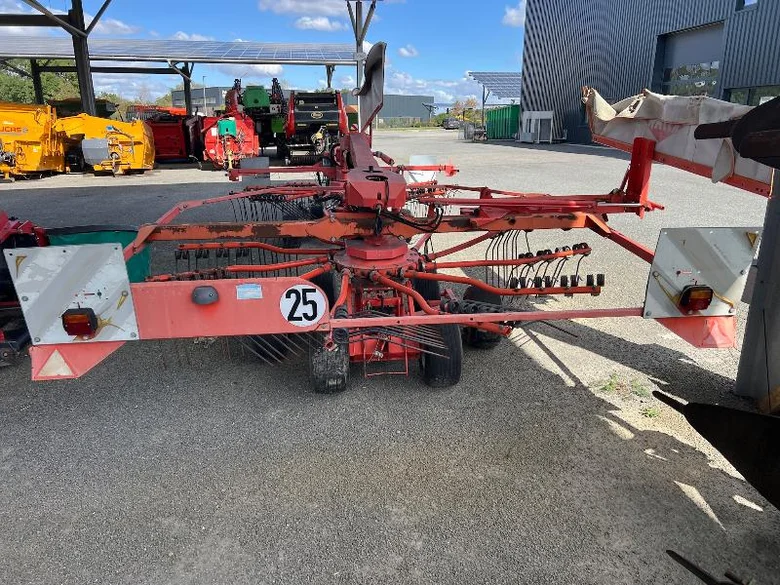 Fenaison KUHN GA 6522