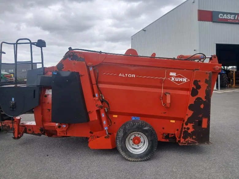 Matériels d'élevage KUHN ALTOR 7560