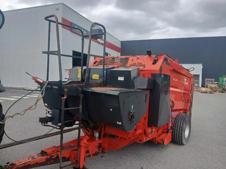 Matériels d'élevage KUHN ALTOR 7560
