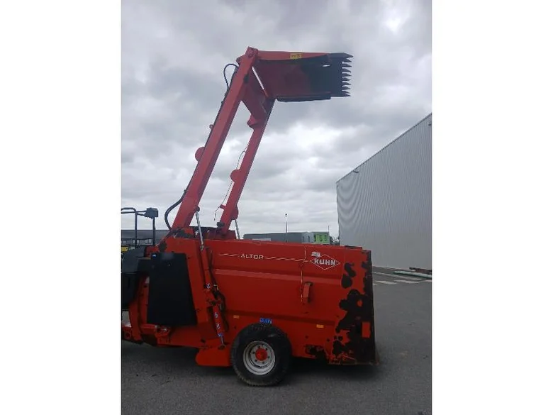 Matériels d'élevage KUHN ALTOR 7560