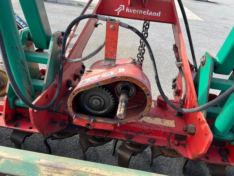 Herse rotative KVERNELAND ADVANCE