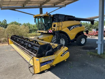 Moissonneuse-batteuse NEW-HOLLAND CR 980