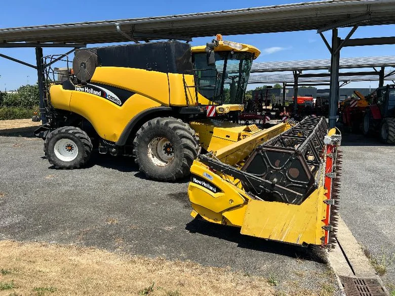 Moissonneuse-batteuse NEW-HOLLAND CR 980