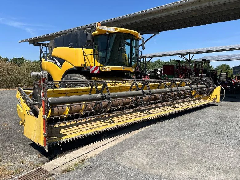 Moissonneuse-batteuse NEW-HOLLAND CR 980