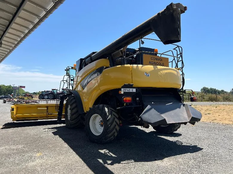 Moissonneuse-batteuse NEW-HOLLAND CR 980