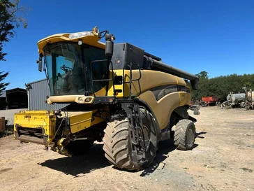 Moissonneuse-batteuse NEW-HOLLAND CX 840