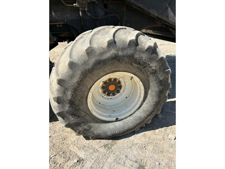 Moissonneuse-batteuse NEW-HOLLAND CX 840