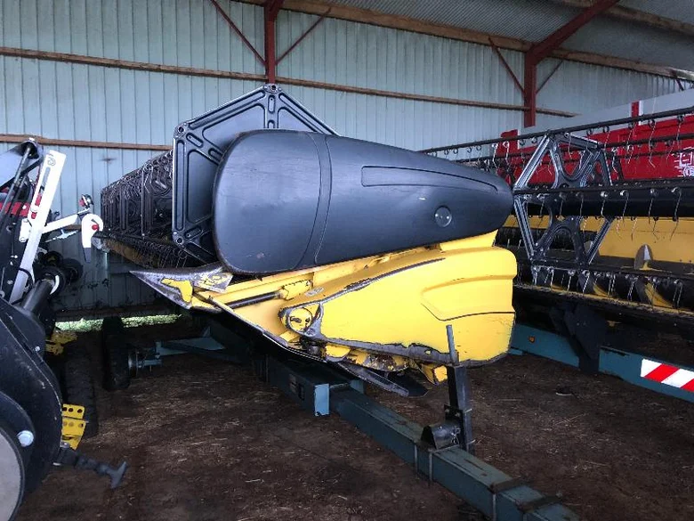 Moissonneuse-batteuse NEW-HOLLAND CX 840
