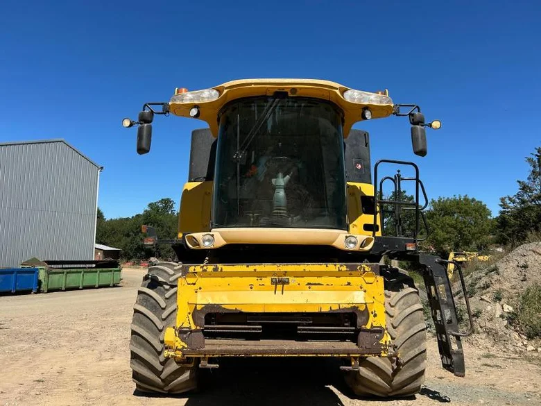 Moissonneuse-batteuse NEW-HOLLAND CX 840
