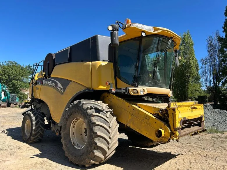 Moissonneuse-batteuse NEW-HOLLAND CX 840