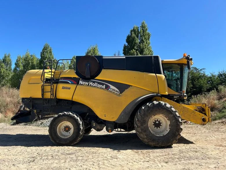 Moissonneuse-batteuse NEW-HOLLAND CX 840
