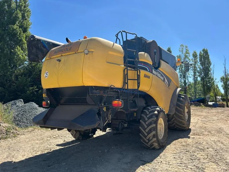 Moissonneuse-batteuse NEW-HOLLAND CX 840