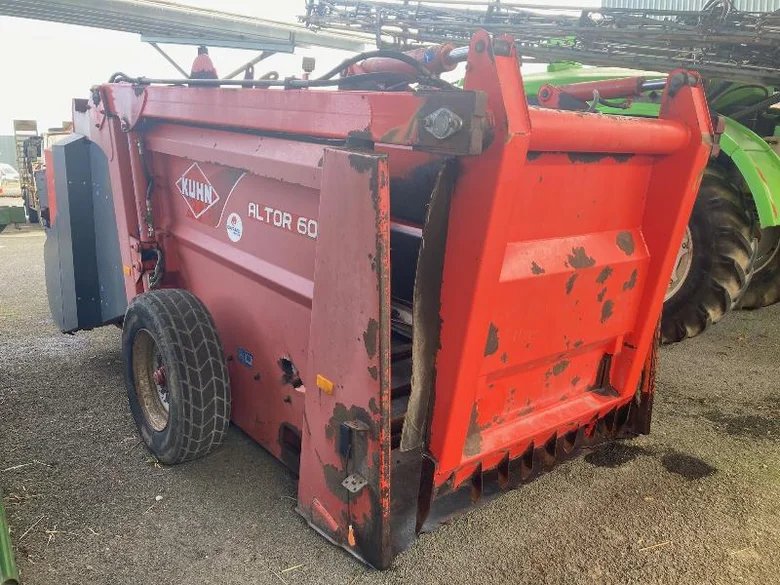 Matériels d'élevage KUHN ALTOR 6070