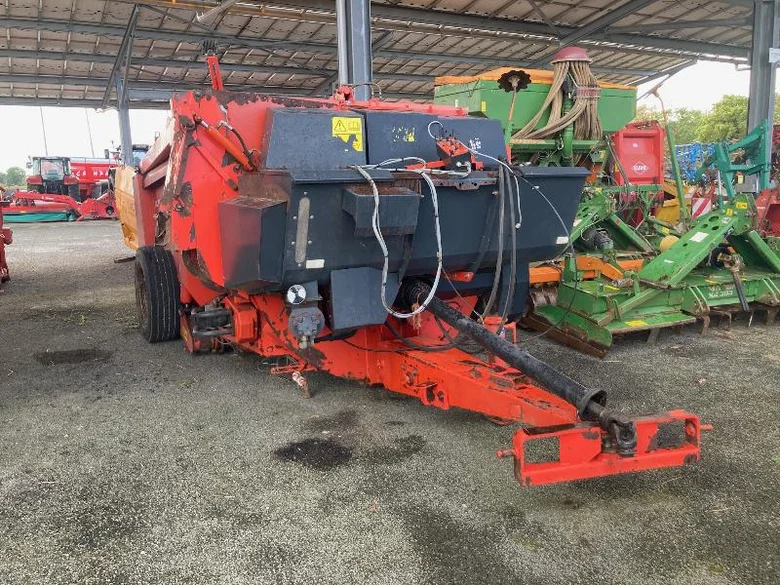 Matériels d'élevage KUHN ALTOR 6070