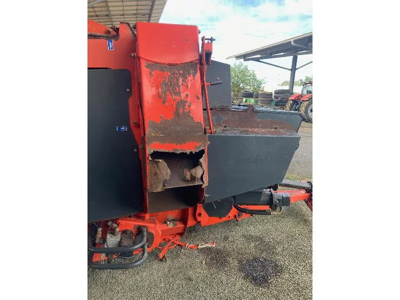 Matériels d'élevage KUHN ALTOR 6070
