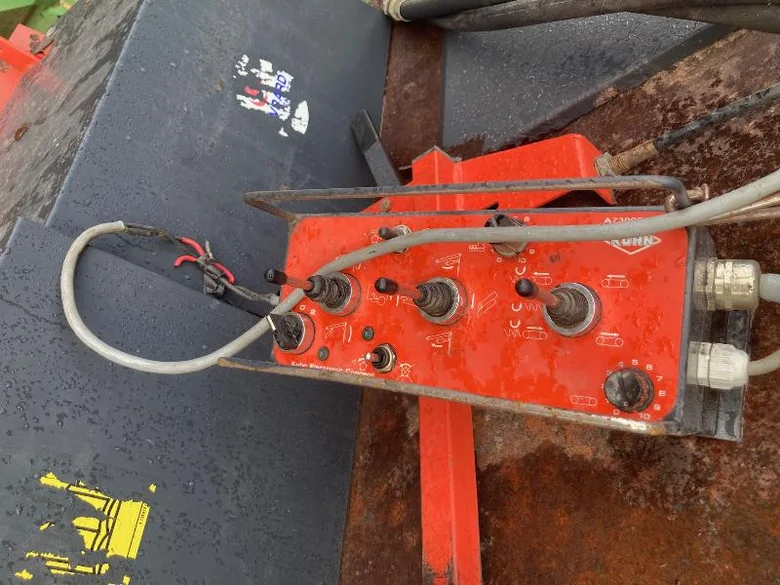 Matériels d'élevage KUHN ALTOR 6070