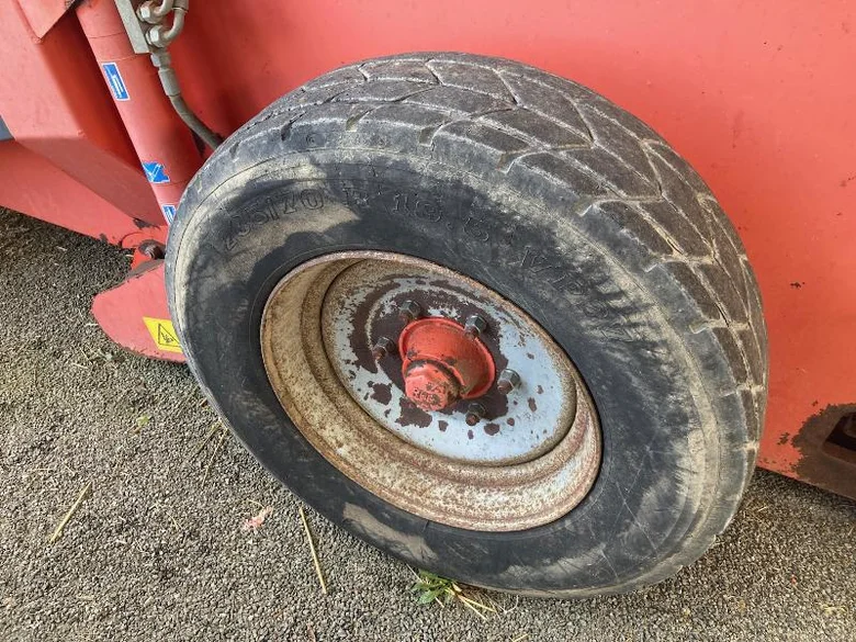 Matériels d'élevage KUHN ALTOR 6070