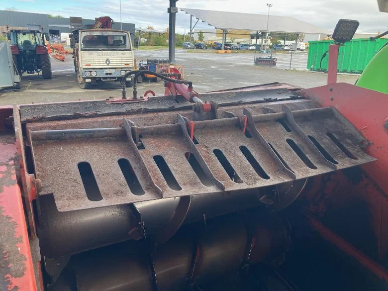 Matériels d'élevage KUHN ALTOR 6070