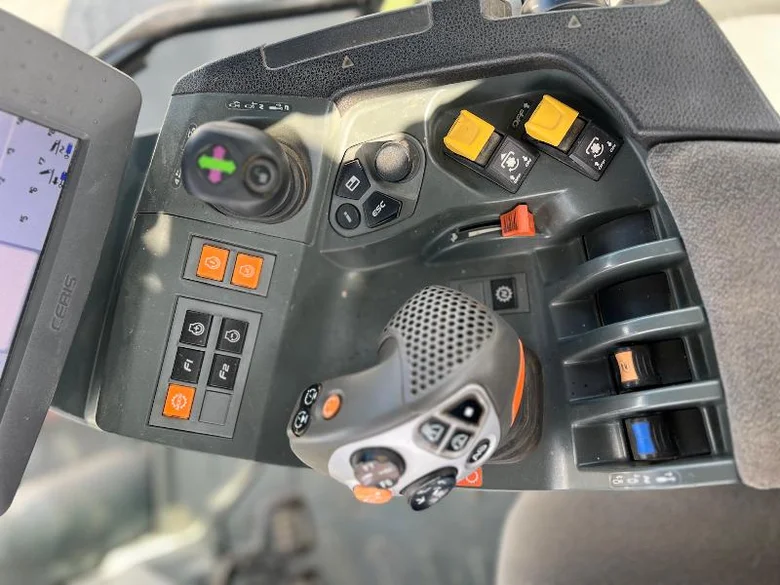 Tracteur CLAAS ARION 620