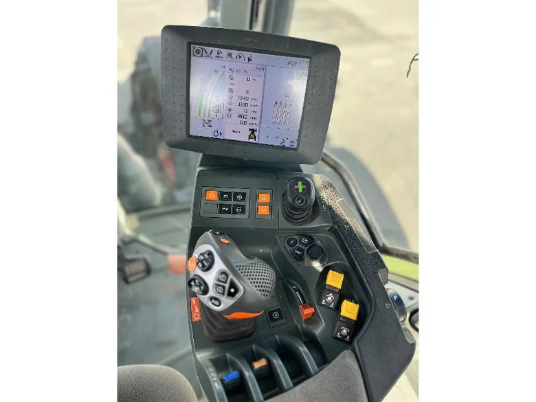 Tracteur CLAAS ARION 620