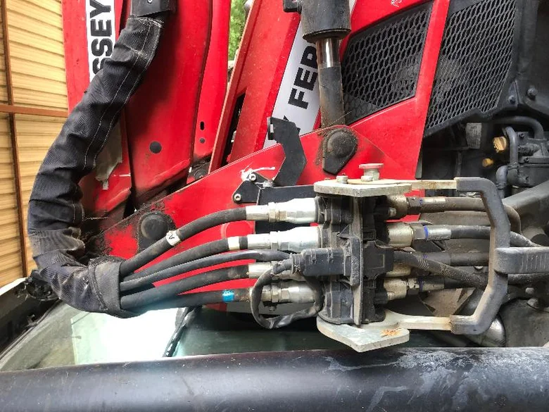 Tracteur MASSEY FERGUSON 5S.115