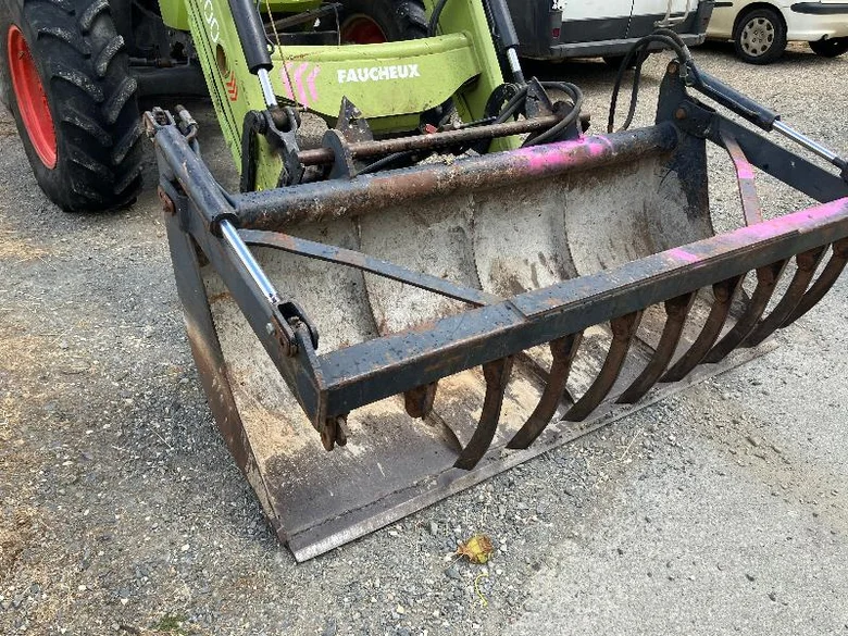 Tracteur CLAAS AXOS 340