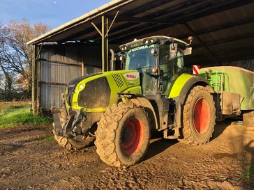Tracteur CLAAS AXION 800