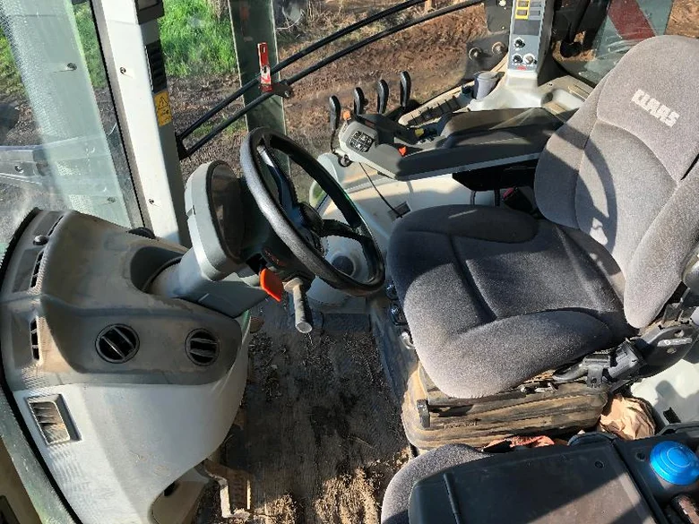 Tracteur CLAAS AXION 800