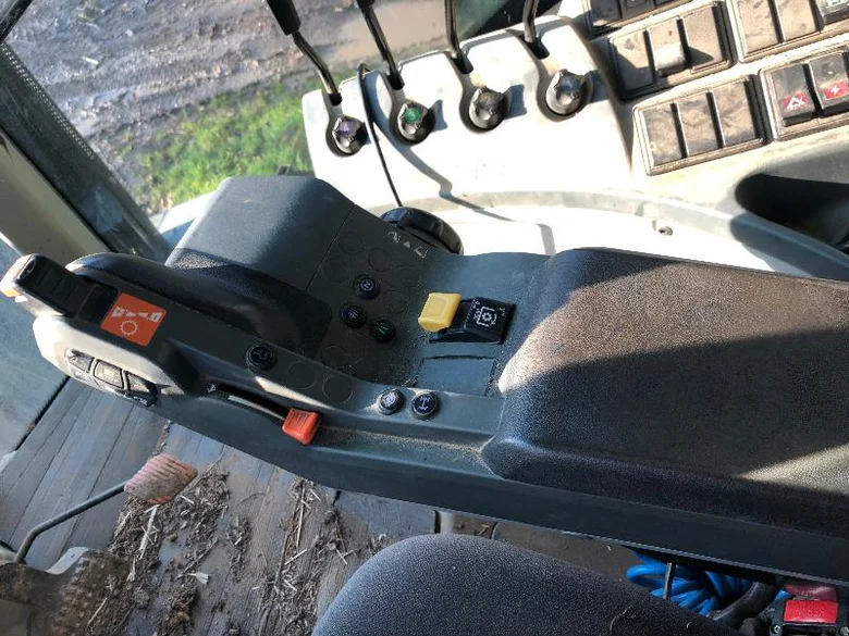 Tracteur CLAAS AXION 800