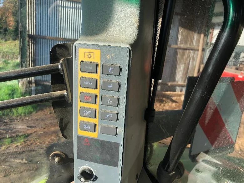Tracteur CLAAS AXION 800