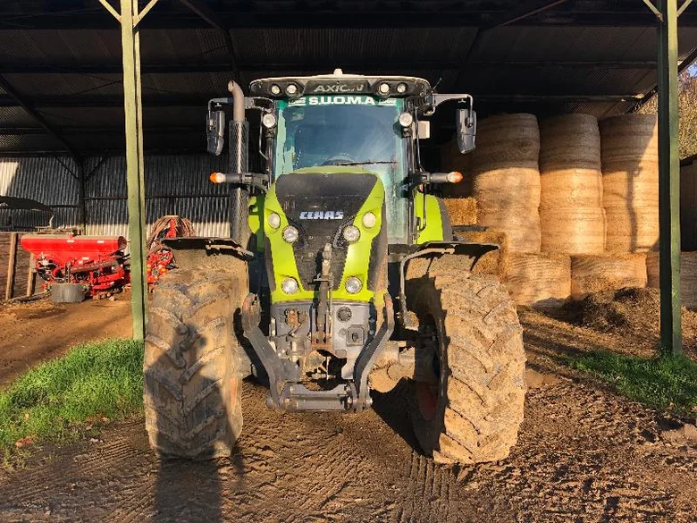 Tracteur CLAAS AXION 800