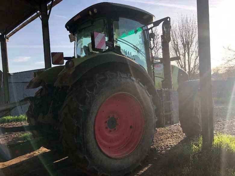 Tracteur CLAAS AXION 800