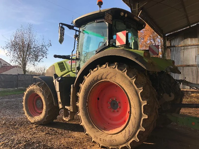 Tracteur CLAAS AXION 800